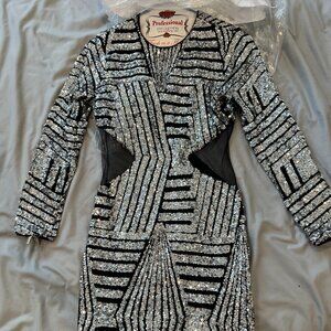 Marciano size M (fits like a Small) sequin dress w/ quarter sleeves